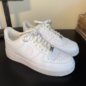 Nike 8.5 men’s Air Force White Sneakers